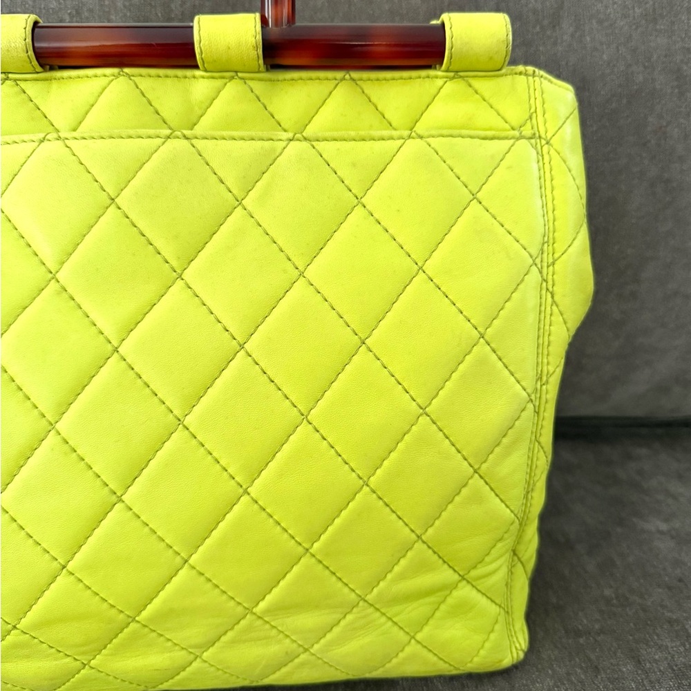 Authentic CHANEL Tortoise Top Handle Bag lime yellow leather guilted medium - Picture 5 of 16